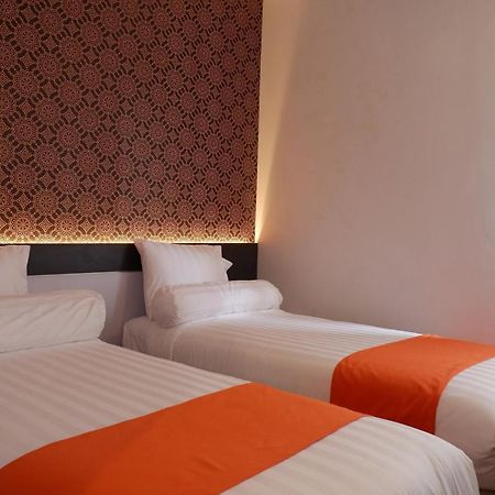 Front One Boutique Tugu Muda Semarang Hotel Bagian luar foto