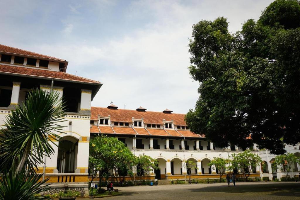 Front One Boutique Tugu Muda Semarang Hotel Bagian luar foto